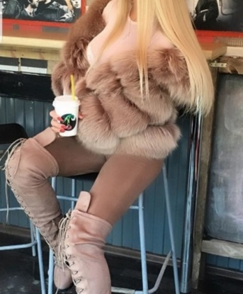 Со мной ты окунешься в мир страсти и удовольствия. Наше свидание будет незабываемым - я могу оживить любую твою фантазию. У меня много опыта, и я знаю, как доставить тебе настоящее наслаждение. Мои услуги широки: классический секс, оральные ласки, эротический массаж и многое другое. Мои клиенты всегда остаются довольными и жаждут встречи со мной снова и снова. У меня есть прекрасные отзывы и я готова поделиться фото, чтобы ты мог оценить мою красоту. Живу в Москве, приглашаю тебя в мою уютную квартиру или могу приехать к тебе. Позволь себе настоящий праздник соблазна и страсти в моей компании. ❤️💋 10635, 25 лет